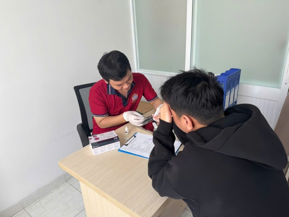 Hiểu đúng về “giai đoạn cửa sổ” khi xét nghiệm HIV online